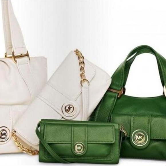 Final sale🔥NWOT Michael Kors Genuine Leather Pushlock Baguette Shoulder Bag - Picture 3 of 9